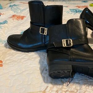 Size 6 black leather MK boots